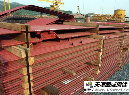 三期水冷壁3根排管/Φ45x6 內(nèi)螺紋 20G 制作長度4米/組（相當(dāng)于折算成單根就是12米），節(jié)距57mm，鰭片用Q235，厚度為6mm鋼板焊接，見附件示意圖；