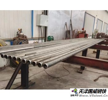 膜式水冷壁管排-材質(zhì)：SA-210C規(guī)格：63.5×7.5 4根一排，鱗片寬度12.7mm厚度6mm管排總長度12米，內(nèi)螺紋8個頭）