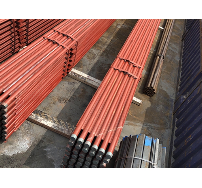 水冷壁管排/管與鰭片焊接成型。管徑：Φ60×5mm，材質(zhì)：20G GB5310-85。鰭片尺寸45×6mm，材質(zhì)：Q235-AF。長(zhǎng)度：4米。每組50根管，51根鰭片。